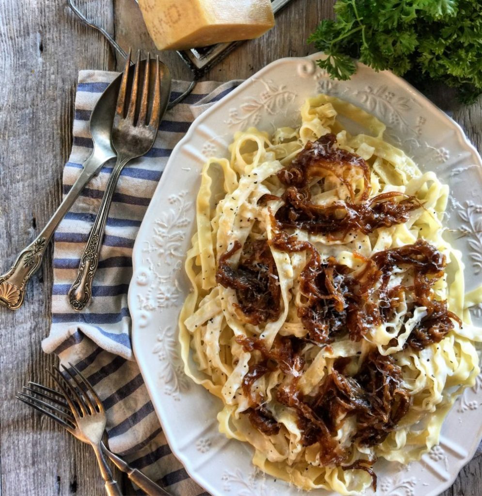 pasta with caramelized onions and yogurt sauce