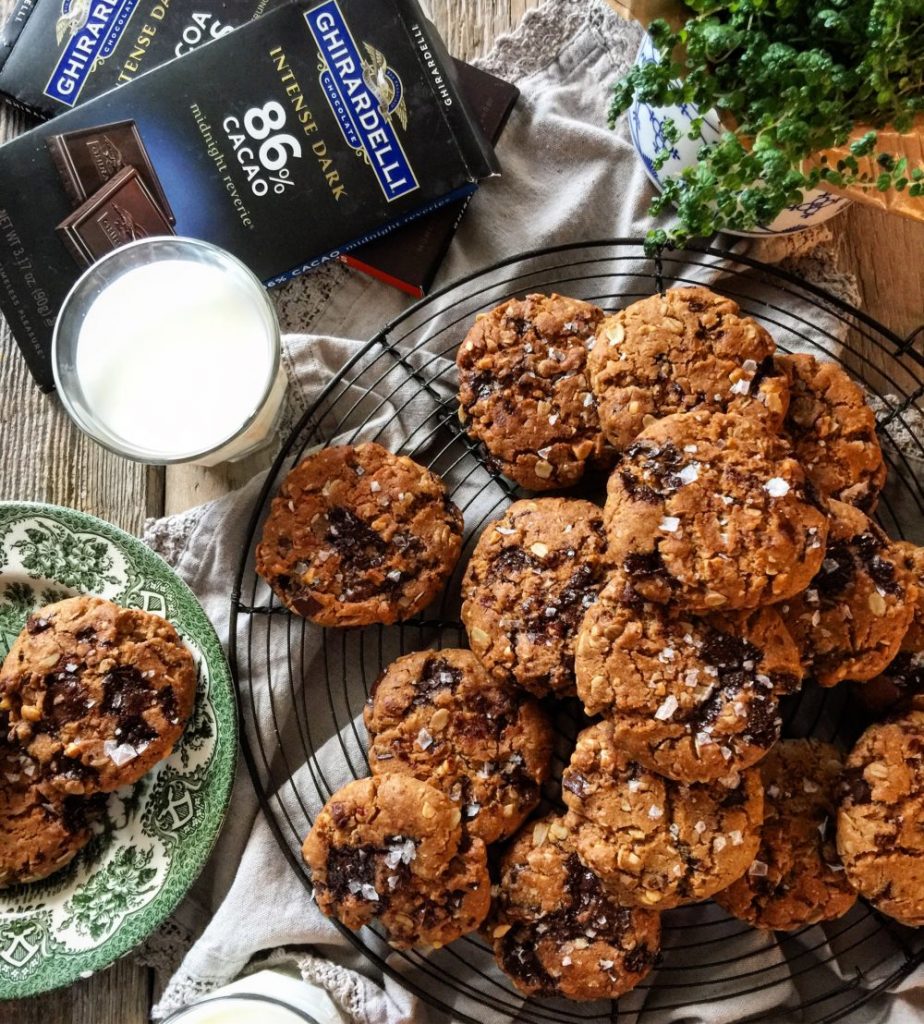 peanut butter chocolate chunk oatmeal cookies