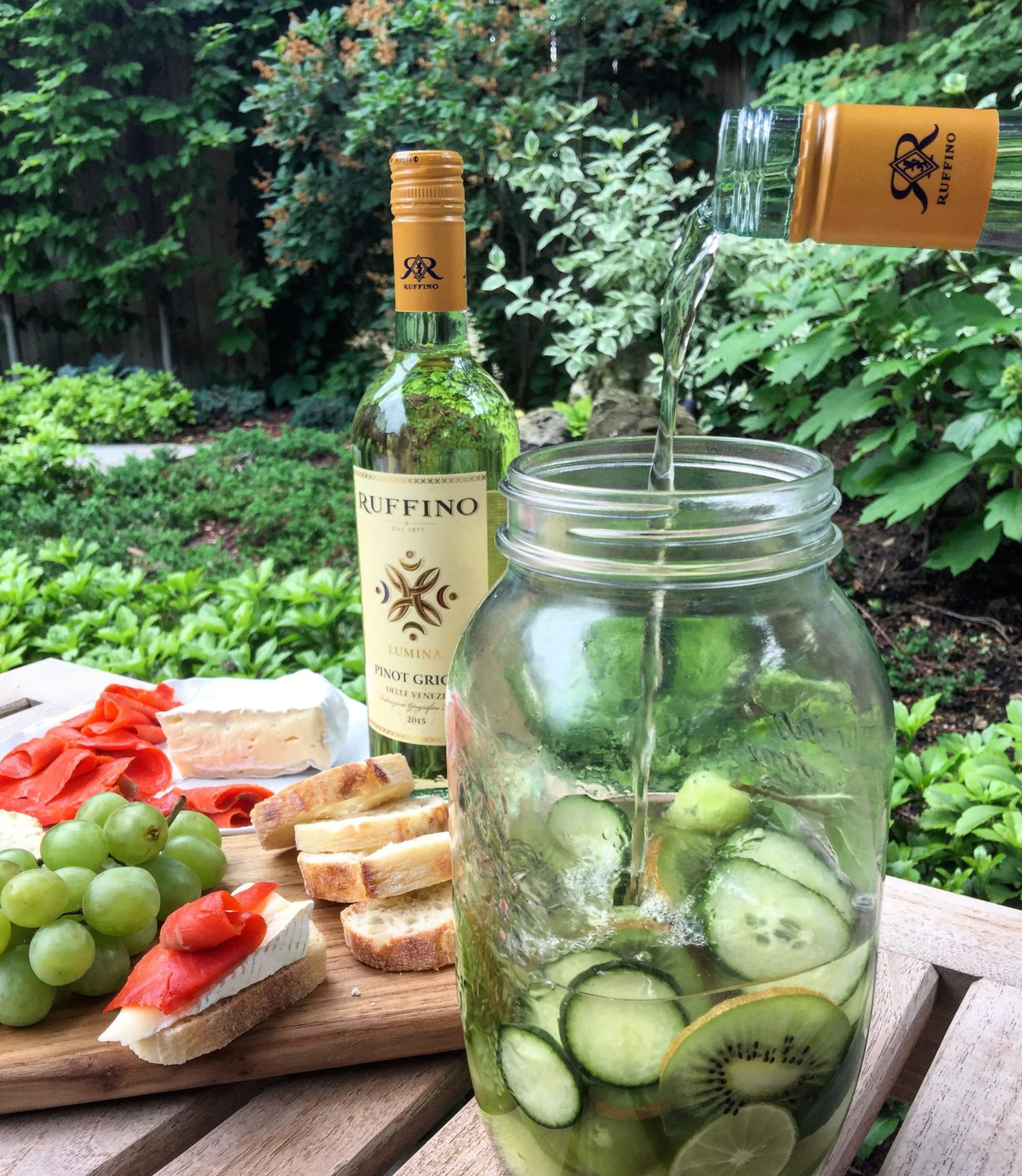 Picnics And Mason Jar Sangria Verde The Lemon Apron