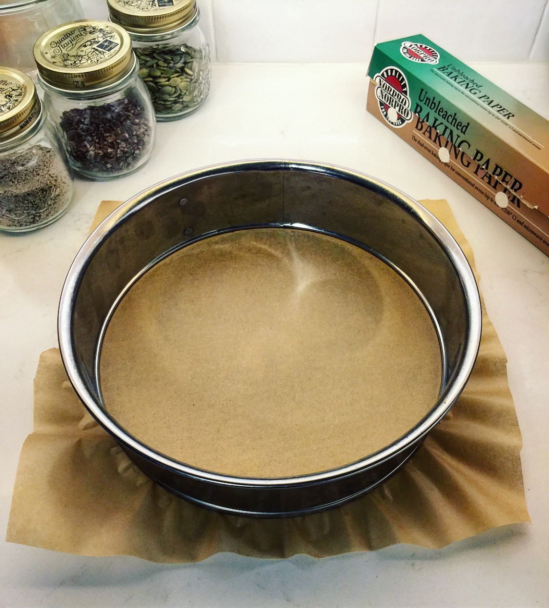 Springform pan with parchment layer