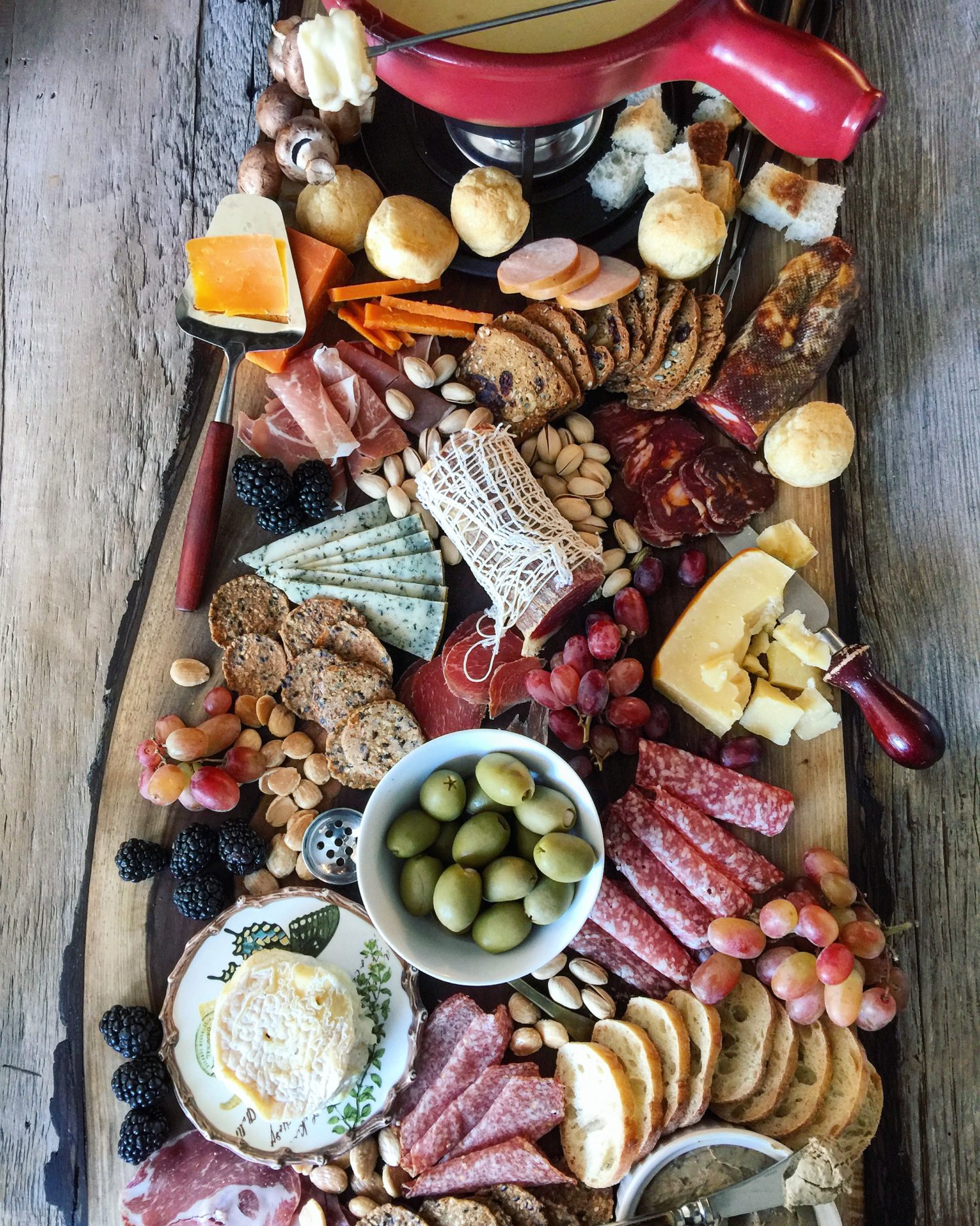 https://thelemonapron.com/wp-content/uploads/2018/01/Fondue-and-Charcuterie-e1516905660269.jpg