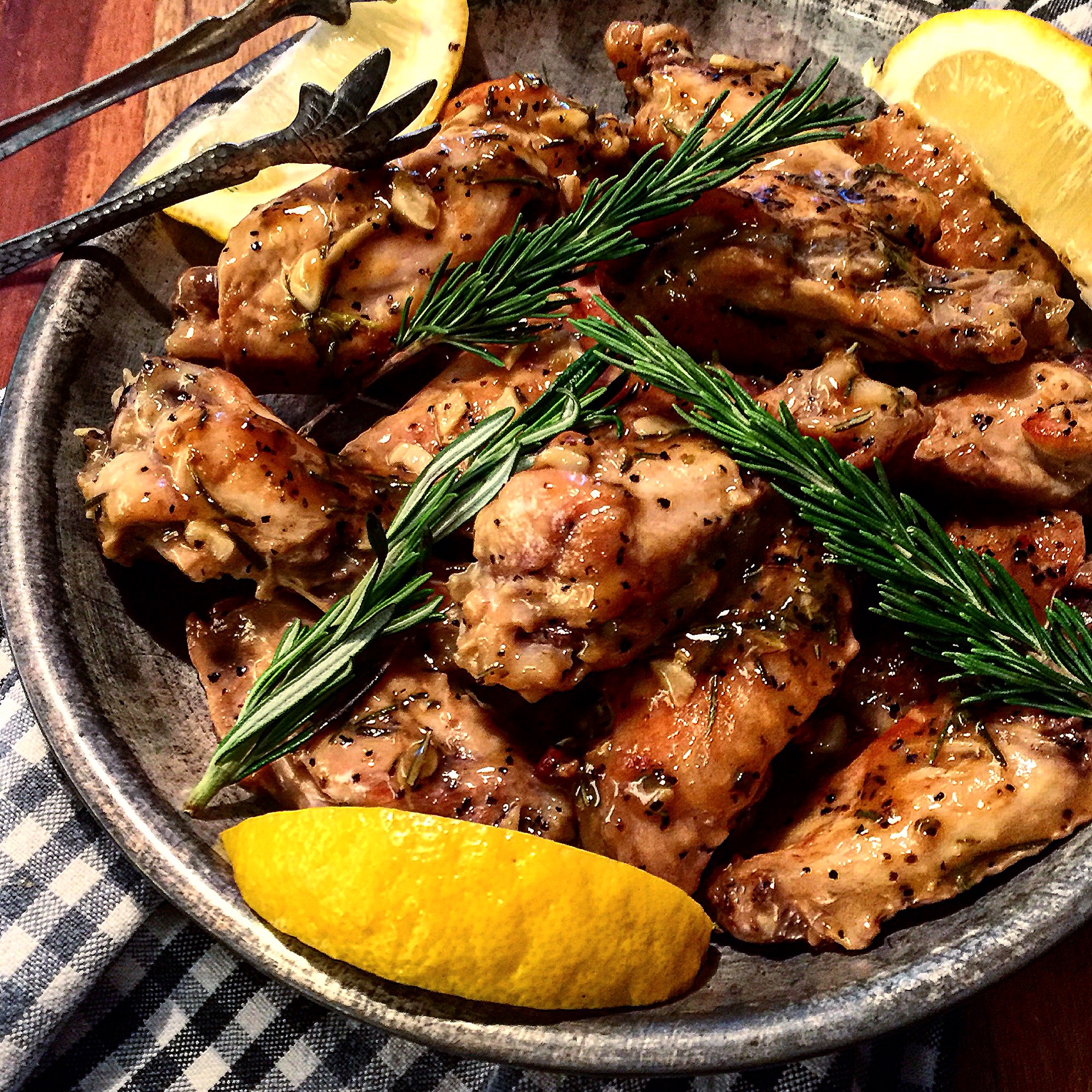 Sticky Garlicky Chicken Wings