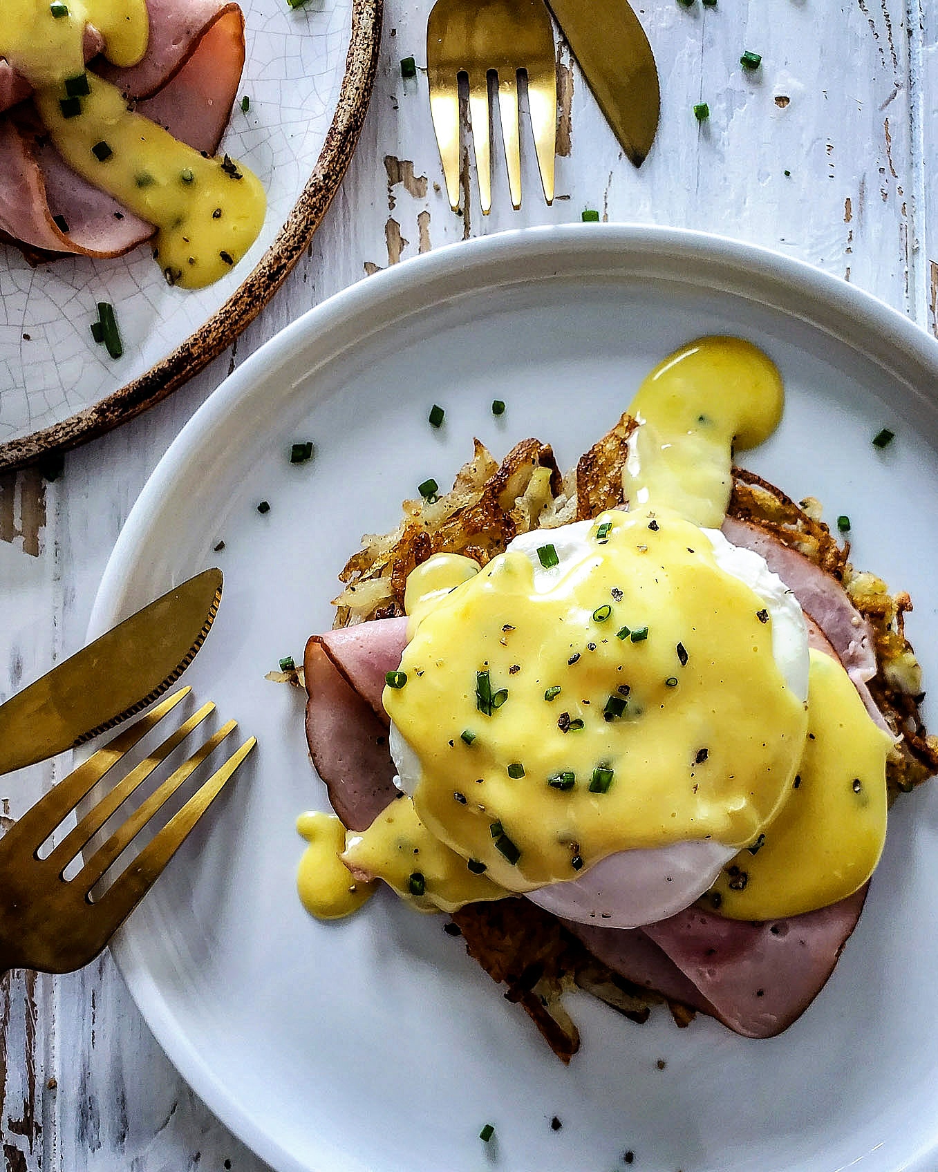 How To Make Eggs Benedict - The Wooden Skillet